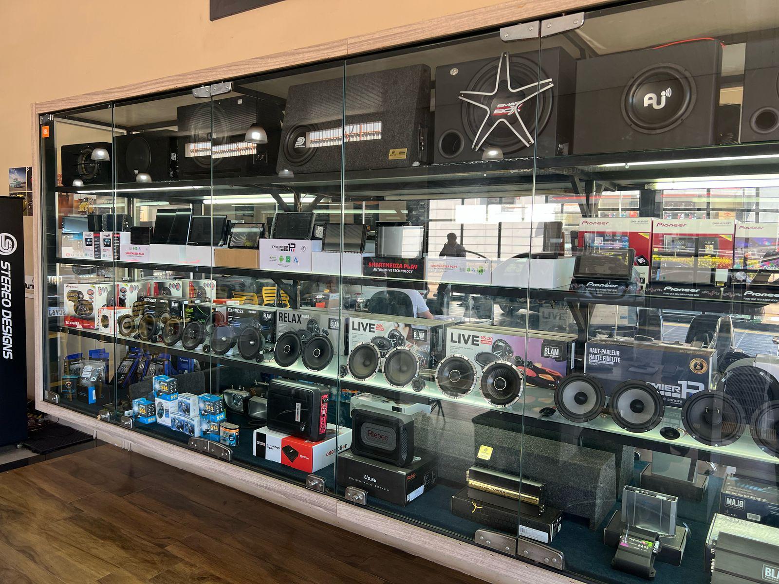 Expositor de som automotivo